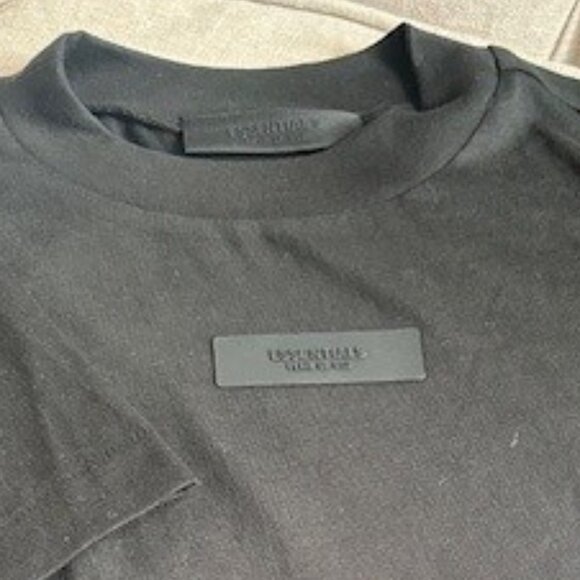 NWT Essentials Fear of God Women's XS Black T-shirt - Picture 2 of 5